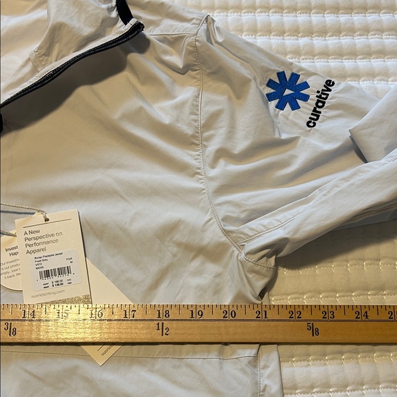 Vuori Ronan Packable Jacket Men's Gray Hooded Windbreaker logo - Picture 5 of 8